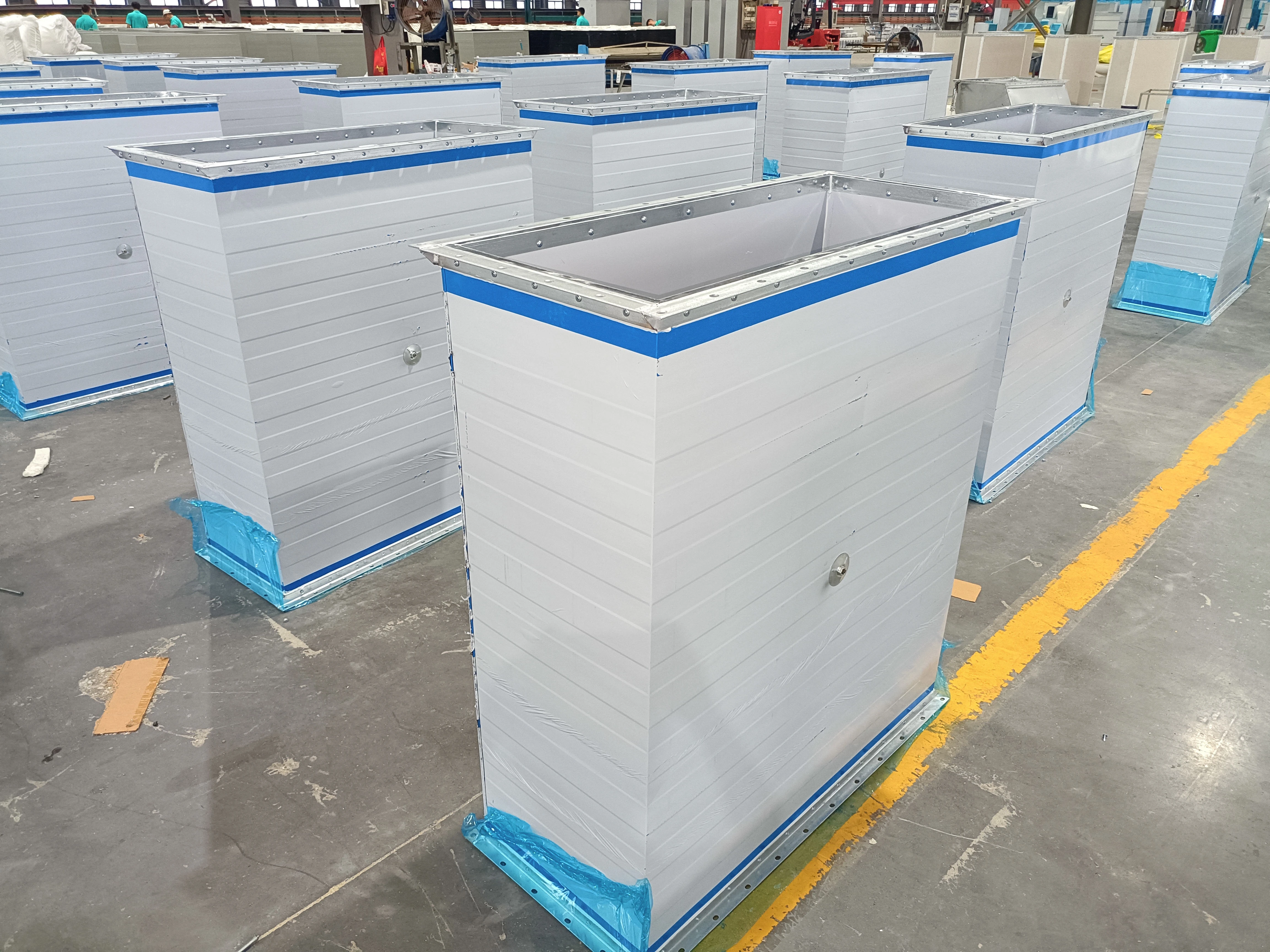 彩钢角铁15.jpg 彩钢角铁15.jpg