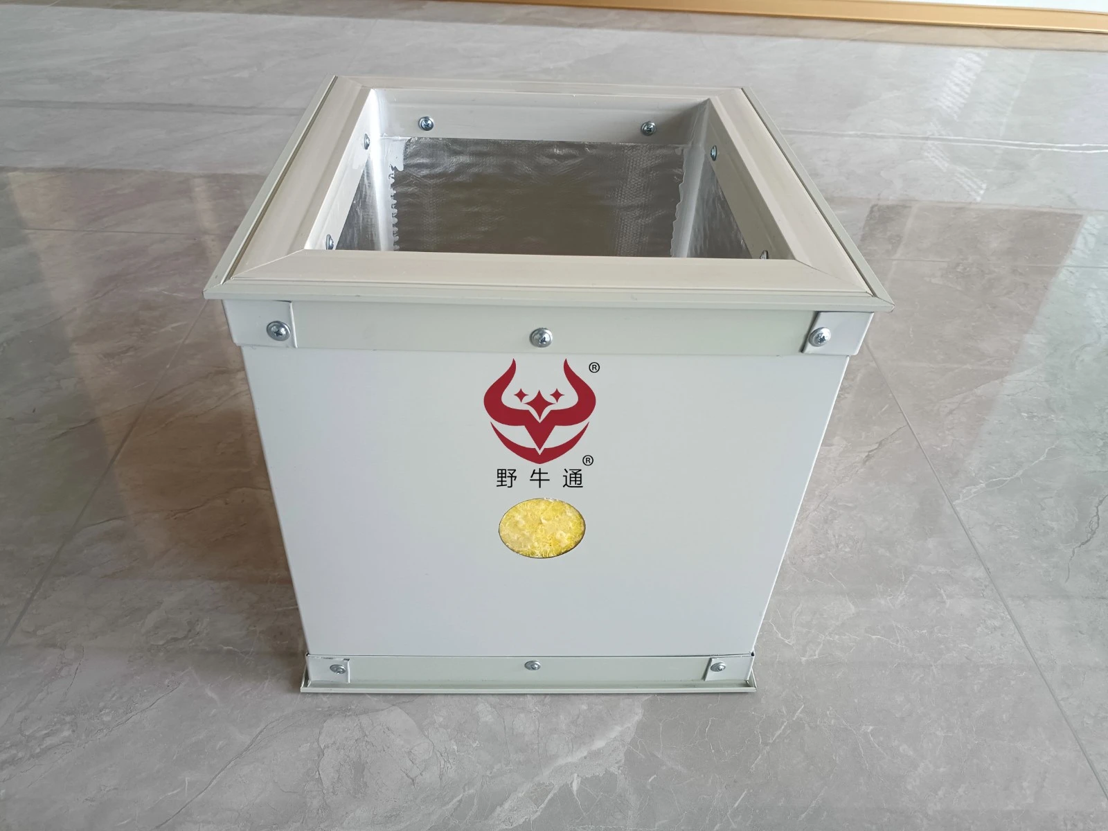 彩钢铝箔玻纤.jpg 彩钢铝箔玻纤.jpg