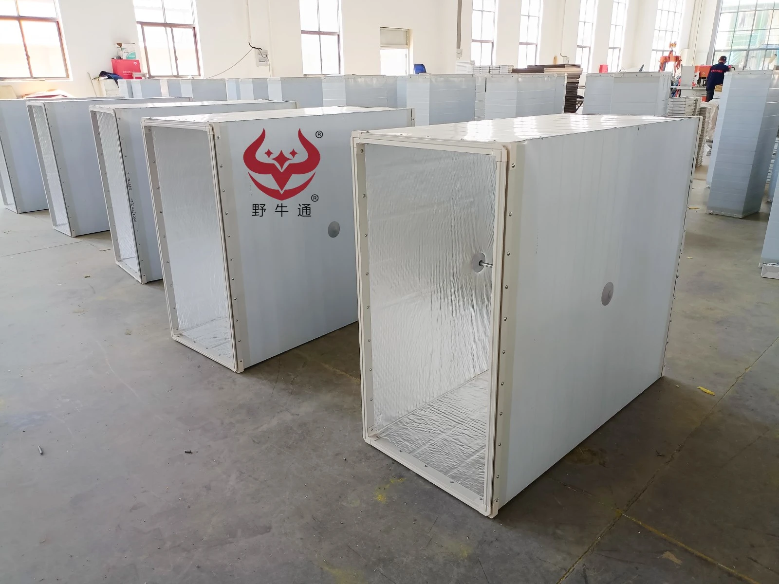 单面彩钢内铝箔复合风管.jpg 单面彩钢内铝箔复合风管.jpg